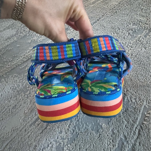 Farm Rio Blue Macaw rainbow Platform Sandals tropical cross cross straps Size 6 - Picture 9 of 12